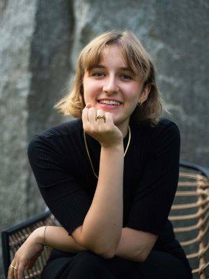 wortmeldungen-anile-tmava-hochformat-1408x.jpg